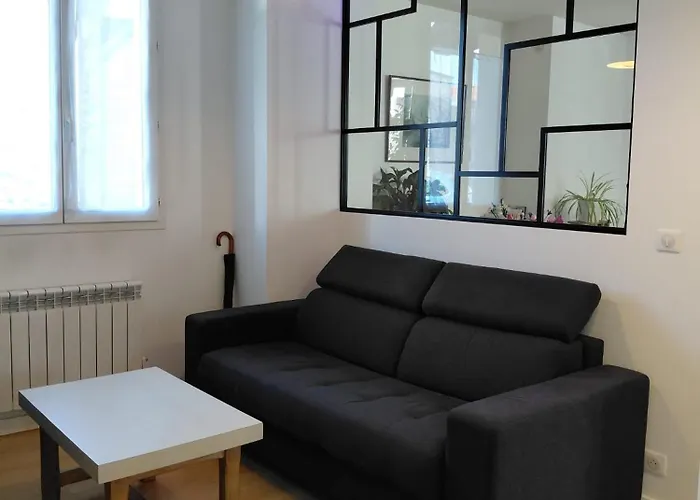 Le Dix Sept, Proche Chateau, Parking Prive, Cosy Appartement Pau